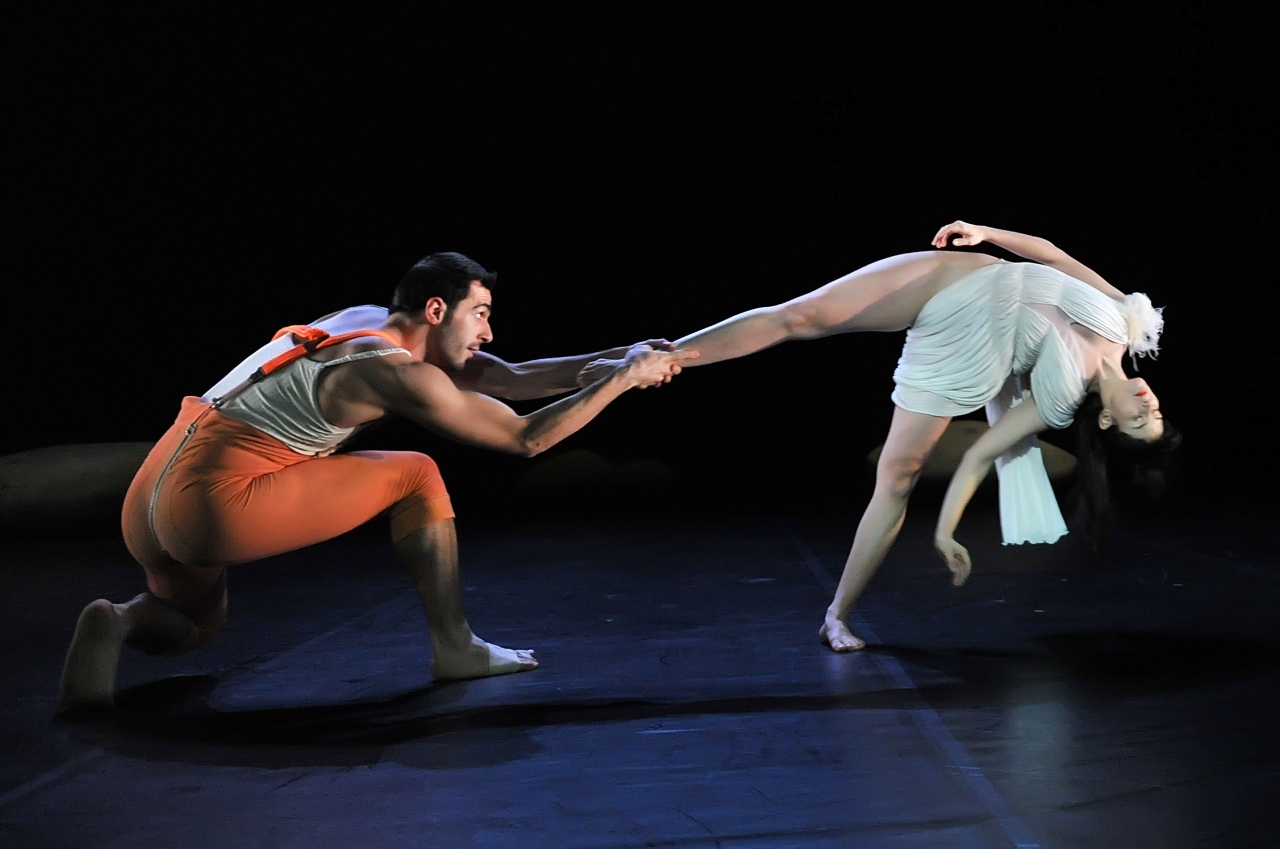 Nagisa Shirai and Sergio Diaz in Snow White (2009)