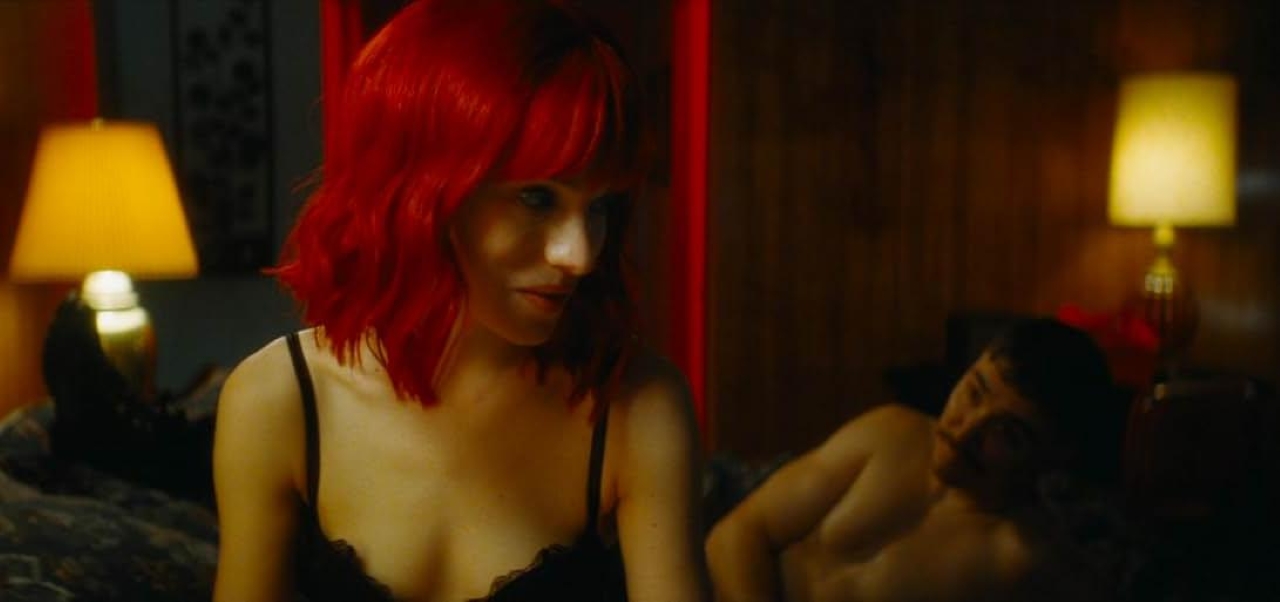 Willa Fitzgerald and Kyle Gallner in Strange Darling (2023)