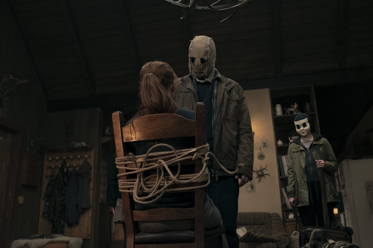 The Scarecrow and Pin-Up imprison Madelaine Petsch in The Strangers: Chapter 1 (2024)