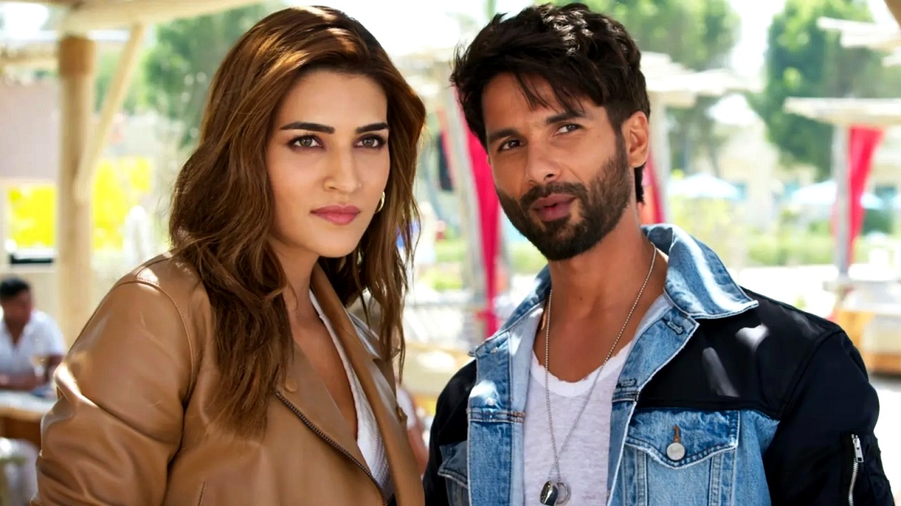 Shahid Kapoor and android girl Sifra (Kriti Sanon) in Teri Baaton Mein Aisa Uljha Jiya (2024)