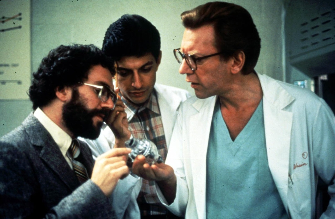 Jeff Goldblum and Donald Sutherland with artificial heart in Threshold (1981)
