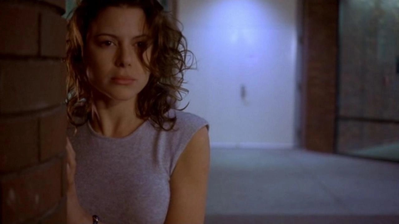Kari Wuhrer in Thy Neighbor's Wife (2001)
