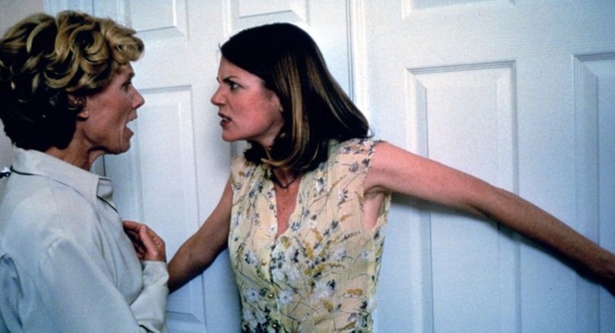 Lindsay Crouse, Zoe McLellan in Total Stranger (1999)