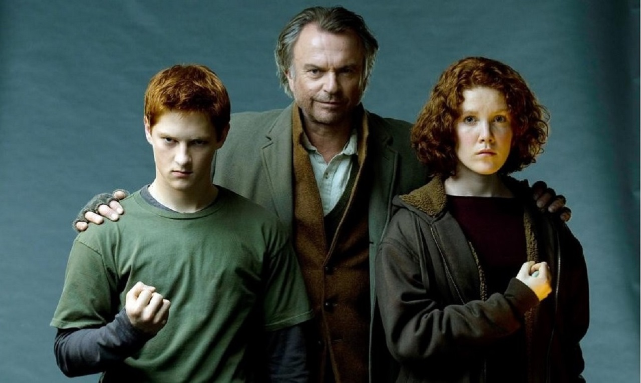 Mr Jones (Sam Neill) and twins Theo (Tom Cameron) and Rachel (Sophie McBride) in Under the Mountain (2009)