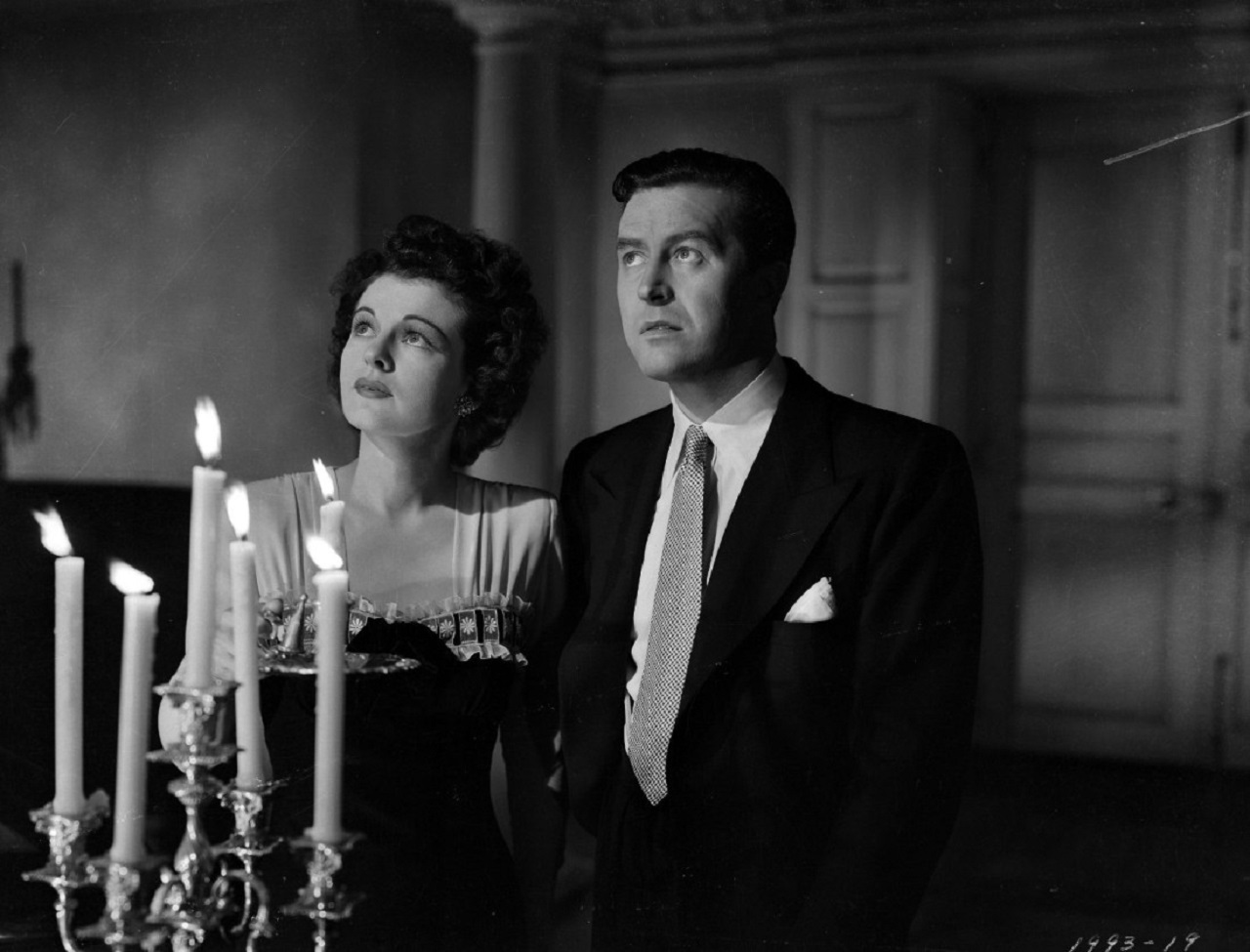 Brother and sister  Ray Milland and Ruth Hussey in The Uninvited (1944)