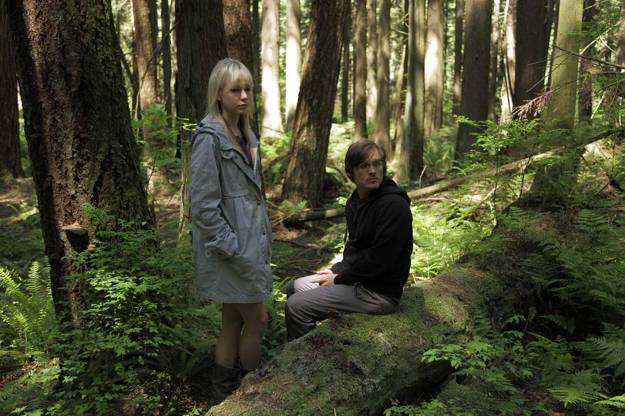 Adelaide Clemens and Kevin Zegers in Vampire (2011)