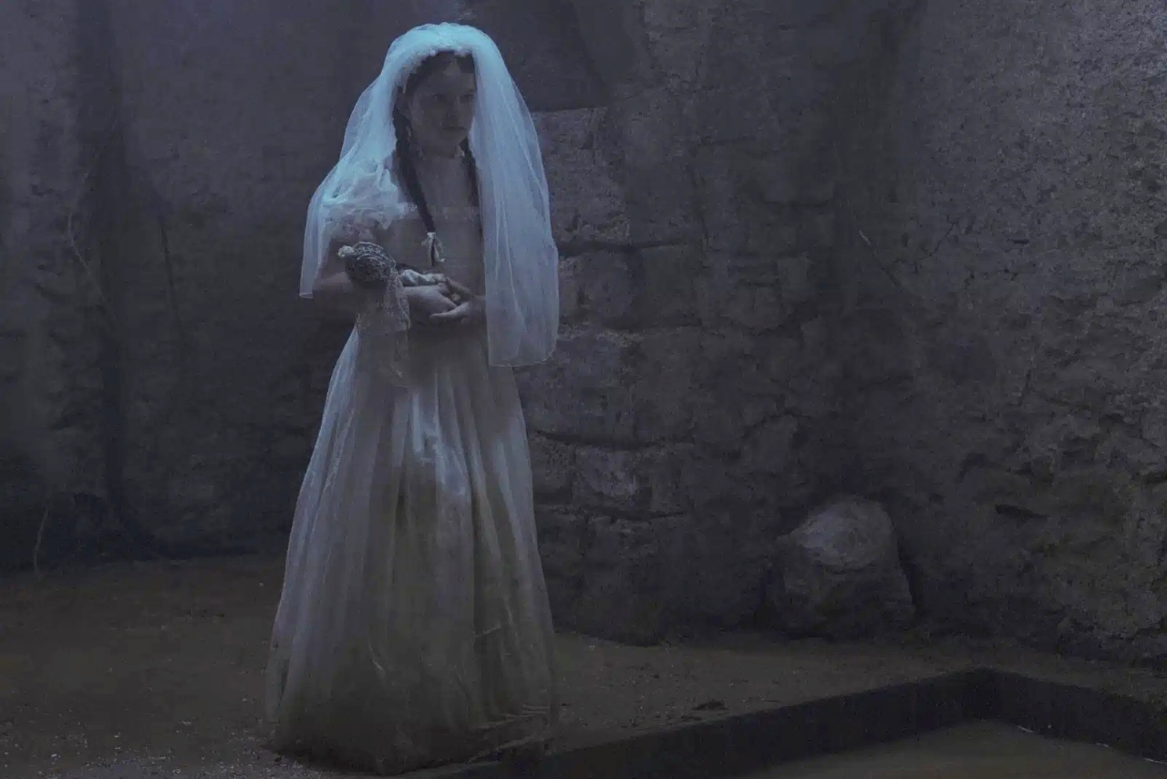 Sara Roch in The Communion Girl (2022)