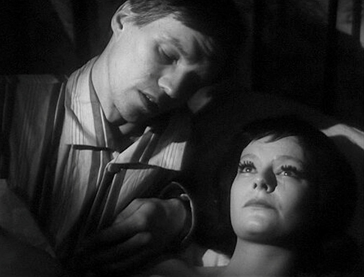 Lundgren (Per Oscarsson) and the mannequin (Gio Petré) in The Doll (1962)