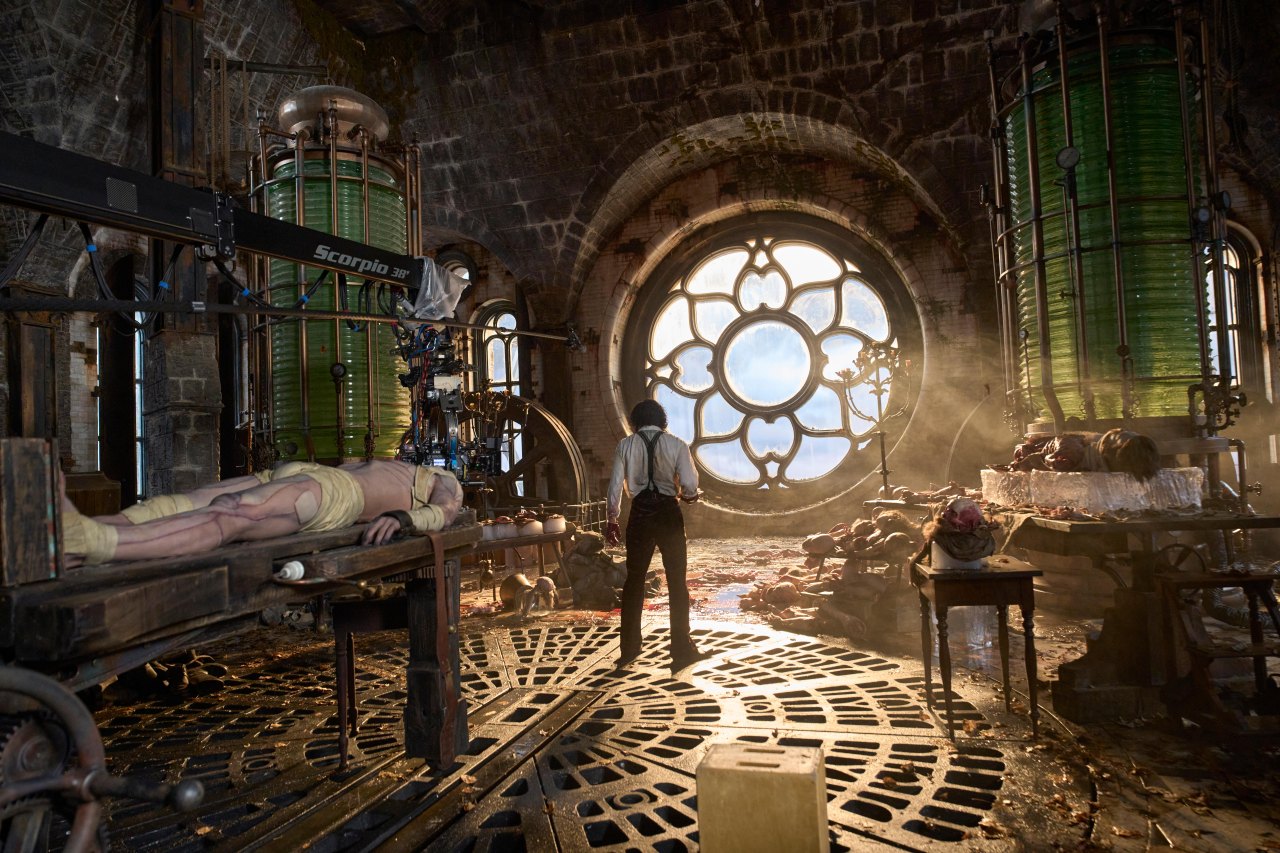 Oscar Isaac in Frankenstein (2025)