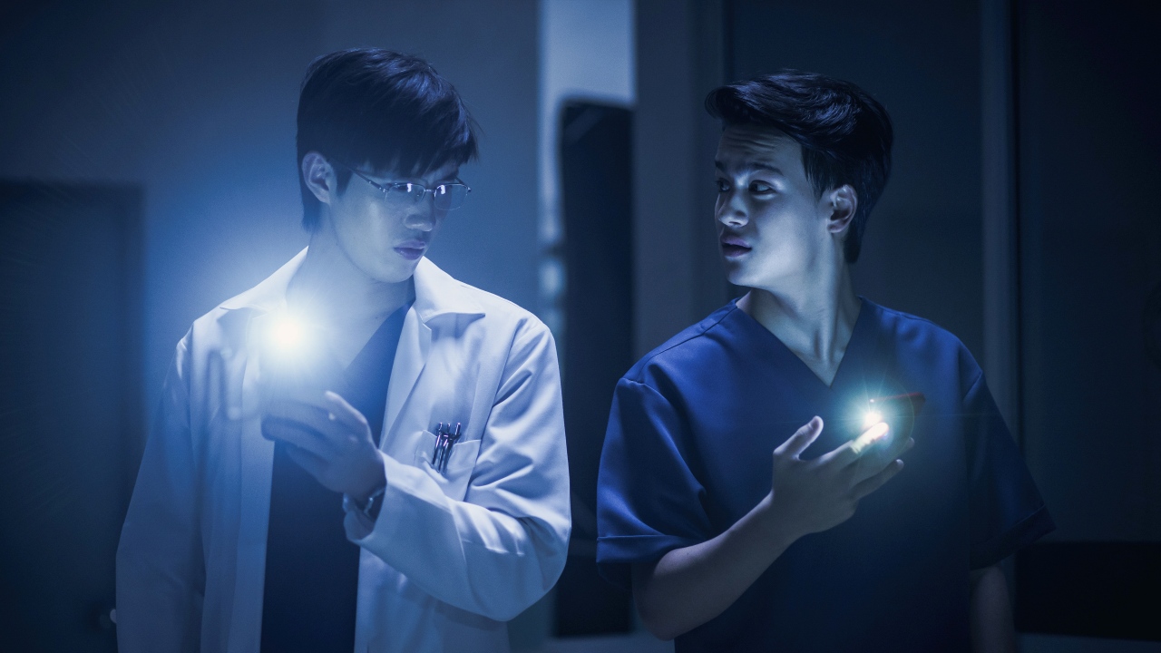 Thanapob Leeratanakachorn and Paris Intarakomalyasut in Ghost Lab (2021)
