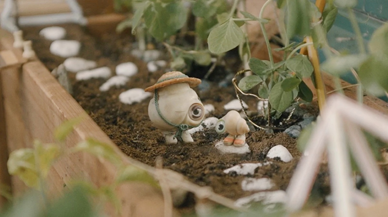 Marcel and his grandmother Connie Marcel the Shell With Shoes On (2021)