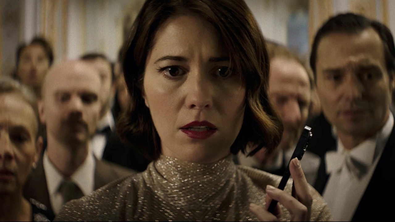 Mary Elizabeth Winstead in Rich Flu (2024)