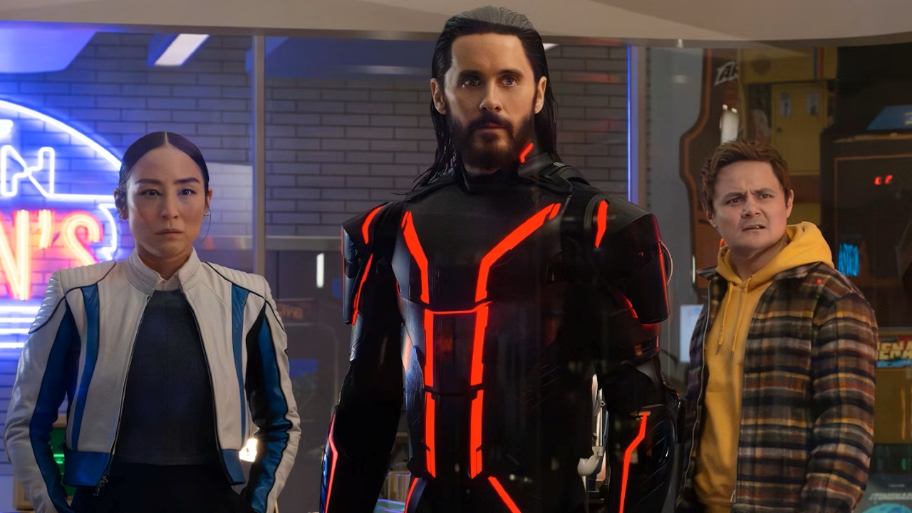 Eve Kim (Greta Lee), Ares (Jared Leto), Arturo Castro in Tron Ares (2025)